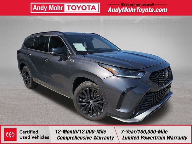 2025 Toyota Highlander XSE in Magnetic Gray Metallic — front three-quarter view