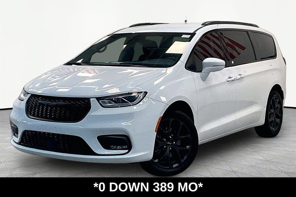 2022 Chrysler Pacifica Touring L in Bright White Clea — front three-quarter view