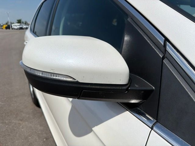 2017 Ford Edge — detail view