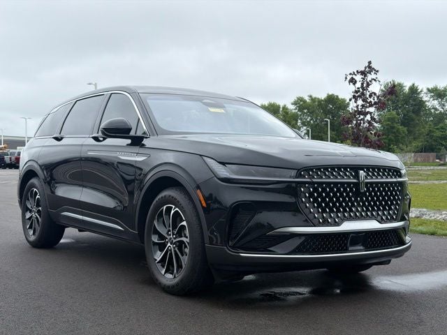 2024 Lincoln Nautilus Premiere in Black Metallic — front three-quarter view